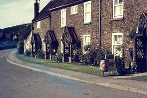 Street Scene in Kent Cottages 1970's Original 35 mm Slide p2 - Picture 1 of 2