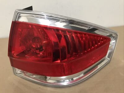 Luz trasera derecha Ford Focus 2008,2009,2010,2011 sedán pasajero OEM Foto 1 de 4