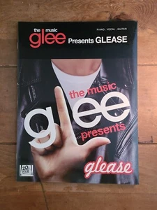 Nuevo libro de música guitarra vocal piano serie de televisión Glee Presents Glease (2034) - Imagen 1 de 7