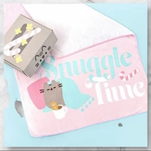 Neu ohne Etikett! Pusheen "Snuggle Time" Wohndecke ca. 60" x 40" super weich! - Bild 1 von 4