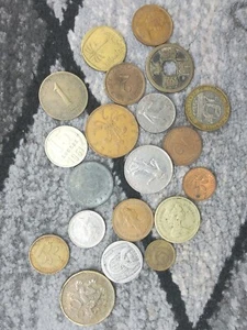Lot Of 20 Foreign Coins - Picture 1 of 1