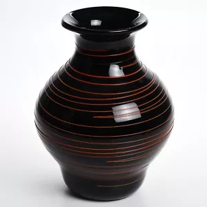 Jarrón de vidrio artístico negro Mid Century con espirales rojas aplicadas - Imagen 1 de 5