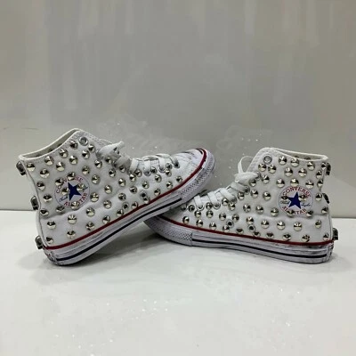 Converse All Star Alte Bianche personalizzate con borchie argento effetto sporco - Immagine 1 di 3