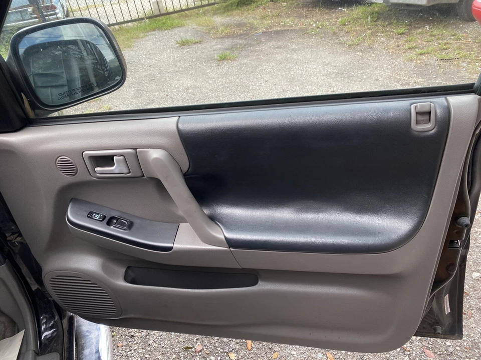 Isuzu Rodeo 2004 panel de moldura de puerta pasajero delantero derecho Foto 1 de 1