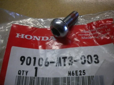 Parafuso de disco Honda genuíno NOS 6X17 ST1100 ST1100A VT750C VT750CS 90106-MT3-003 - Imagem 1 de 4