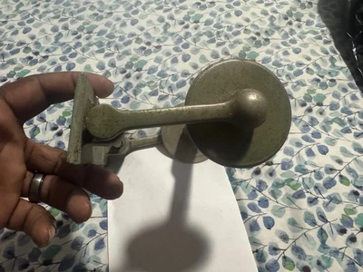 Dispensador de papel higiênico antigo início dos anos 1900 The John Douglas Company placa de níquel - Imagem 1 de 4