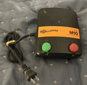Gallagher M10 G331424 Black Control Area Electric Fence Controller - Bild 1 von 2