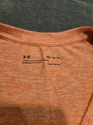 Size Medium Under armour Heat Gear Loose Fit Women Athletic Top - Image 1 of 4