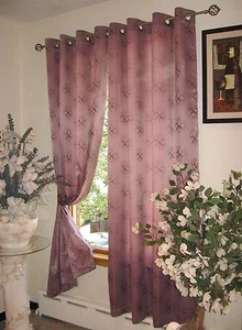 Fiona 60" x 90" Jacquard Fenstervorhang mit Ösen von Venice Collections - Bild 1 von 24
