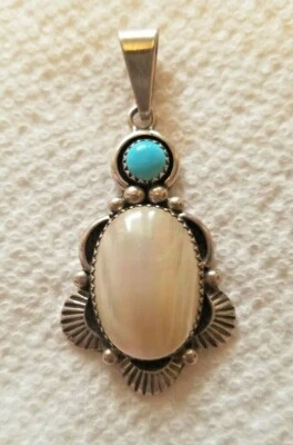 STERLING SILVER 925 RUNNING BEAR MOTHER OF PEARL& TURQUOISE PENDANT - Image 1 of 4