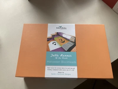 Kit de edredón en caja de cabezas de bloque de Halloween corredor de mesa del mes de Sandra Workman Foto 1 de 3