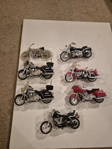 Lotto di 7 motociclette giocattolo Harley Davidson pressofuse - Foto 1 di 11
