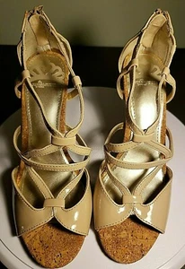 Fergalicious by Fergie Hi Heel Hess-T Shoe Size 7.5 M Taupe - Picture 1 of 9