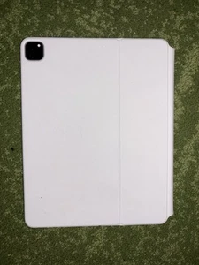 iPad Pro 12.9-inch 2020 + Magic Keyboard - Picture 1 of 3