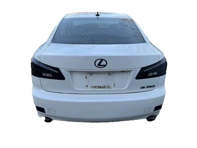 Tapa maletero Lexus IS250 IS350 2006 2007 2008 2009 blanco con luces traseras Foto 1 de 3