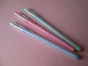 VINTAGE SET MIT 3 BENSIA KURSIVE KUGELSTIFTEN 80ER JAHRE NEU HERGESTELLT IN TAIWAN - Bild 1 von 3
