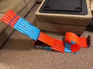 HUGE Hot Wheels 2018 Track Builder 3 System Race Crate FTH77 No Cars Or Manual - Photo 1 sur 8