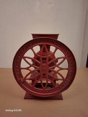 The Swift Mill 1875. Molinillo de café Lane Brothers, Pouqhkeepsie Nueva York pintado de rojo Foto 1 de 4