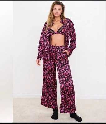 Novo! Conjunto de pijama longo For Love & Lemons Lola preto e rosa floral feminino XXS - Imagem 1 de 4