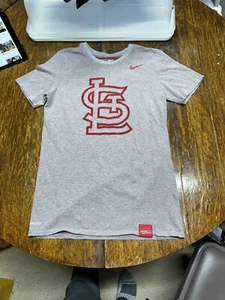 St Louis Cardinals Baseball Nike Mens T-Shirt Size Small red blue logo - Picture 1 of 3
