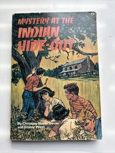 Mystery at the Indian Hide-Out by Christine Noble Govan and Emmy West 1971 PB - Foto 1 di 3