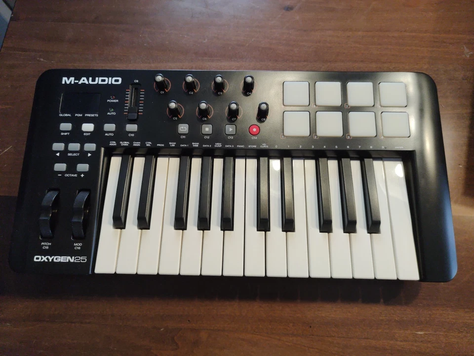 M-AUDIO Oxygen 25 Mk4 - TASTIERA CONTROLLER USB MIDI 25 TASTI - Immagine 1 di 4