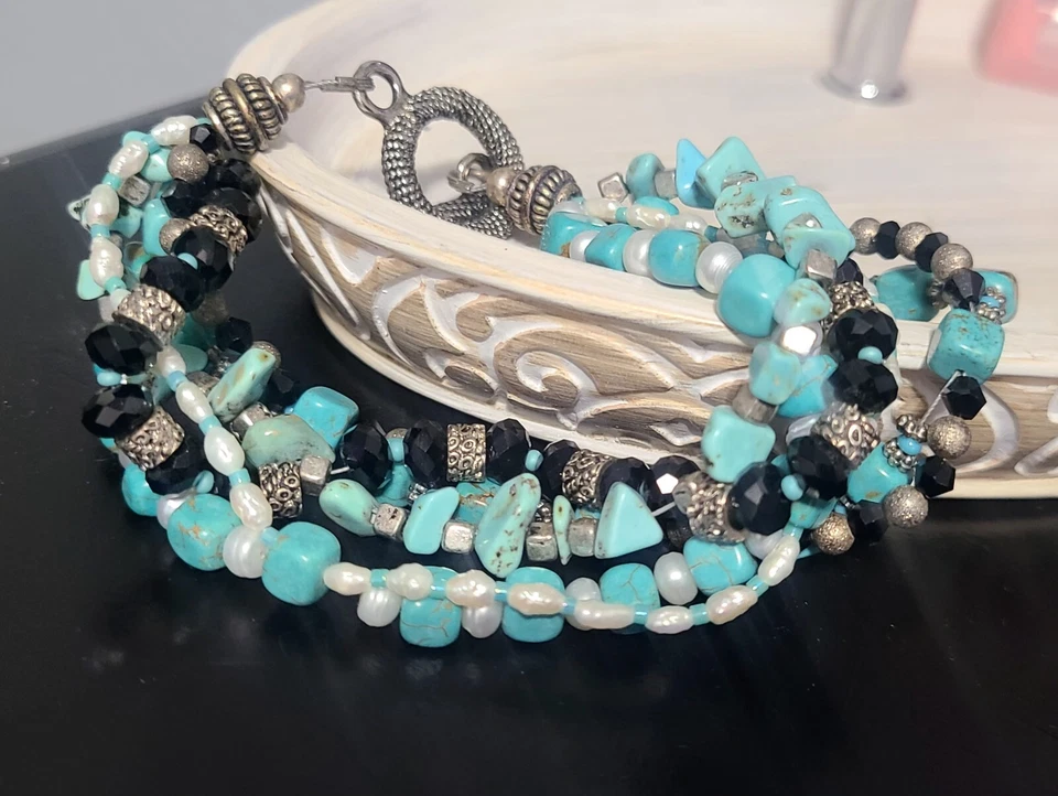 Pulseira alternada turquesa falsa pérola frisada e preta facetada com miçangas multi vertente - Imagem 1 de 4