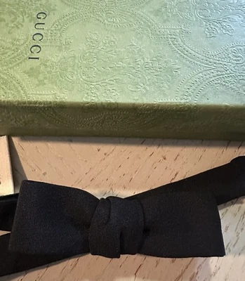 Nueva pajarita ajustada de seda Gucci negra hecha en Italia Foto 1 de 4