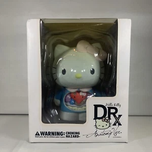 Figura de anatomía azul Dr. Romanelli de vinilo de 6" de Hello Kitty - Imagen 1 de 10