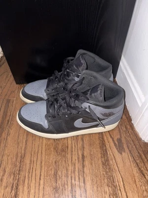 Talla 12 - Air Jordan 1 Mid Gris Oscuro Sombra Foto 1 de 4