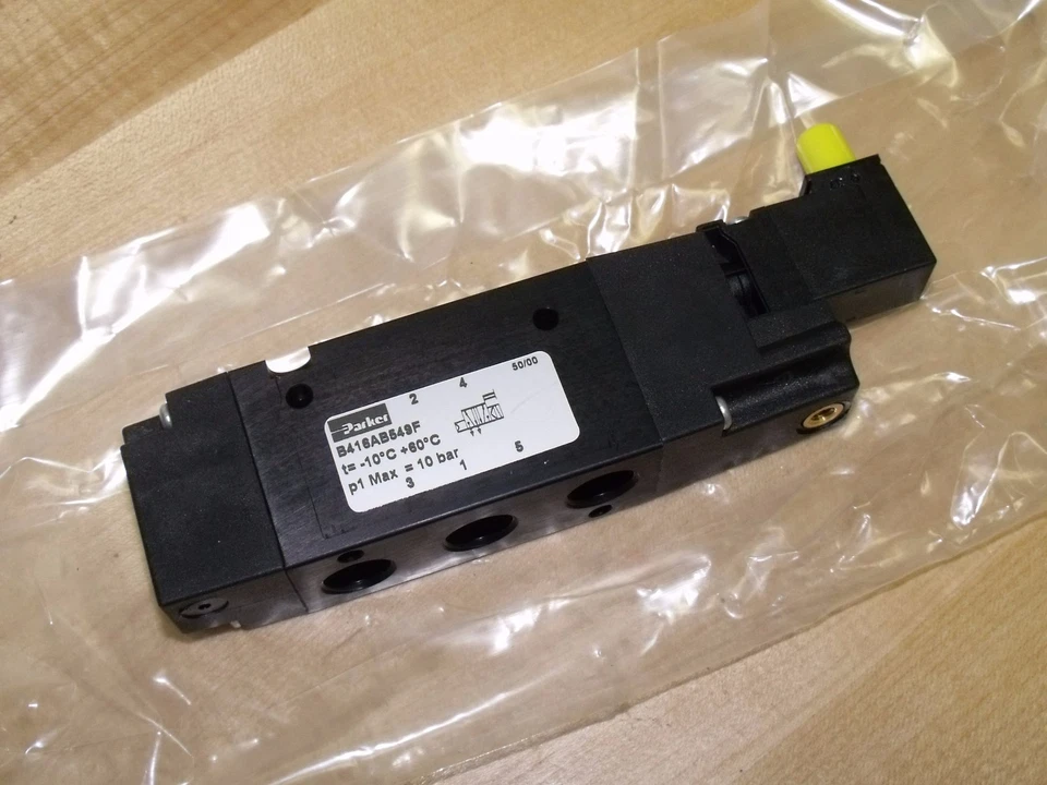 Parker B416AB549F Solenoid Spool Valve 5/2 24 Volt Coil 1/4" NPT B4 Valve - Image 1 of 1