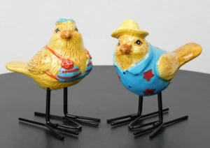 Ceramic, "Birds in Beach Attire",  Novelty Salt and Pepper Shakers - Picture 1 of 12