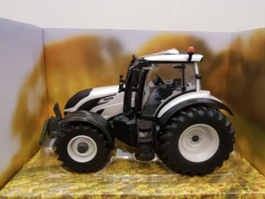 Britains 1:32 - Valtra T254 V - Foto 1 di 7