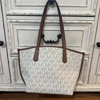 Bolso de hombro grande Michael Kors Foto 1 de 4