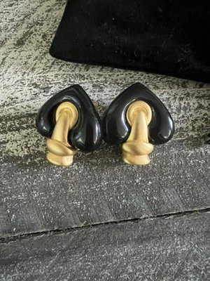 PENDIENTES CLIP VINTAGE GIVENCHY CORAZÓN NEGRO PALA Y DETALLE ORO CEPILLADO Foto 1 de 4