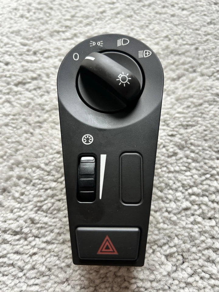 Interruptor de faros para camión Volvo VNL 20953575 Foto 1 de 4