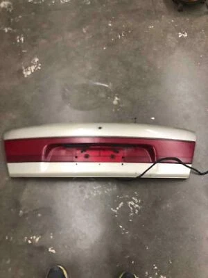 97-99 SATURN SL2 TAIL LIGHT FINISH PANEL LID MOUNTED TAILLIGHT OEM 4-DOOR SDN - Image 1 of 4