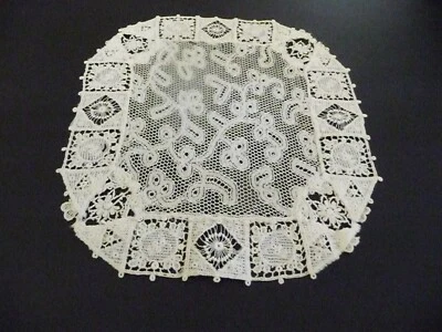 Linge ancien  petit napperon   avec broderies sur tulle    ( ref 21 ) - Photo 1/4