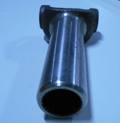 Yoke передний приводной вал Mopar Jeep Grand Cherokee 05010030AA - Изображение 1 из 3