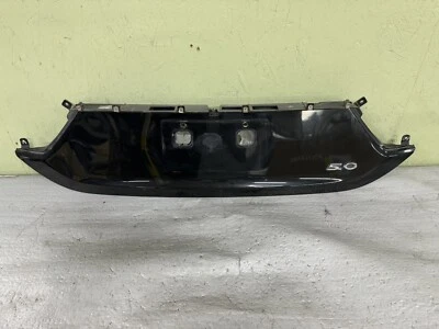 OEM 2015-2017 KIA K900 TRUNK LID LICENSE PLATE LIGHT MOLDING COVER TRIM PANEL - Image 1 of 4