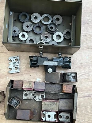 VINTAGE Armstrong Adjustable Stock and Dies - Image 1 of 4