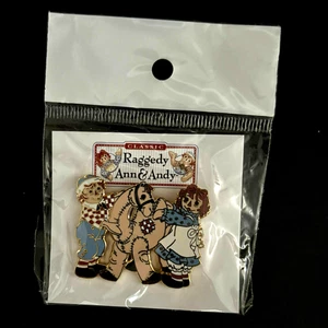 Raggedy Ann & Andy w Camel with the Wrinkled Knees Enamel Lapel Pin Goldtone - Picture 1 of 2