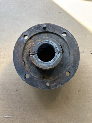 Soporte de rodamiento principal derecho motor 3 HP IHC M Foto 1 de 2