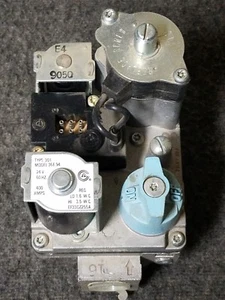 White Rodgers 2 stage gas valve 36E94 301 Carrier EF33CZ255A - Picture 1 of 7