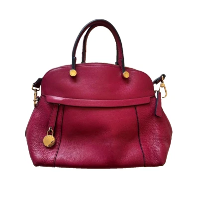Bolsa tiracolo feminina FURLA 2 vias vermelha roxa com berloque de cadeado - Imagem 1 de 4
