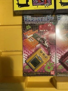 Original Bandai 1997 Virtual Pet Digimon Digivice Yellow Brick V1.0 - Bild 1 von 2