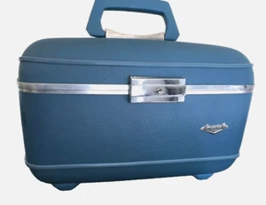 60's Vintage Train Case .. Imperial....hard shell...blue... Great Make-up case - Picture 1 of 7