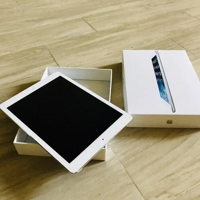 Tablet Apple iPad Air 1ª Generación 9.7" WiFi 128GB, Blanca con Teclado y Grabado Foto 1 de 4