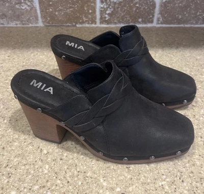 Zuecos para mujer Mia Grace talla 7,5 negros imitación cuero correas trenzadas tachuelas Foto 1 de 4