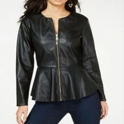Jaqueta de couro sintético preta peplum com zíper dourado por Thalia Sodi XS feminina externa - Imagem 1 de 4